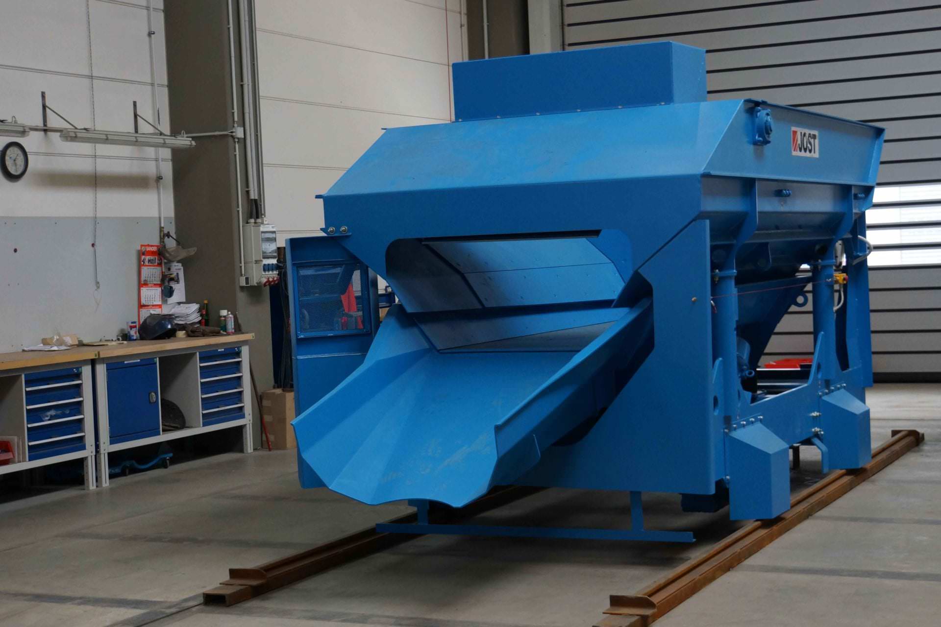 Travelling Charging Conveyor Example 1