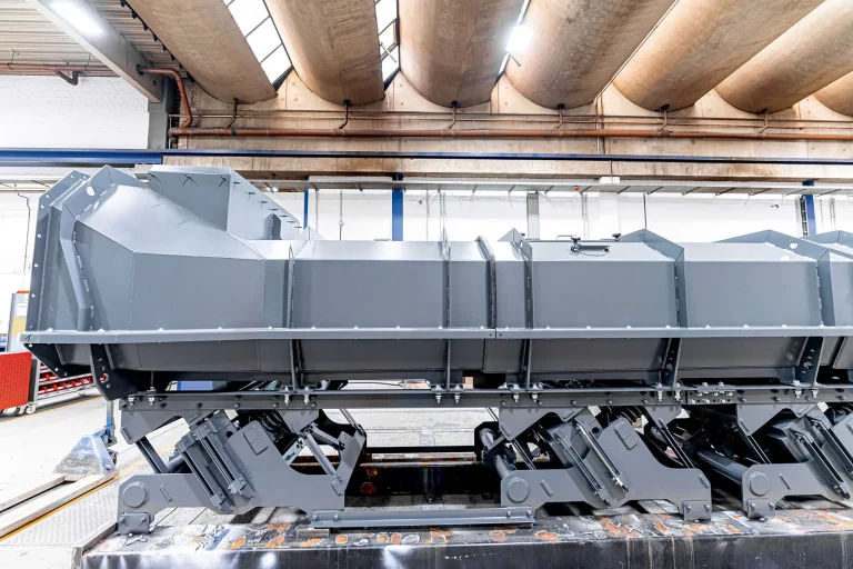 JOEST Gusskühler in dunkelgrauer Ausführung mit robustem Schwingmechanismus