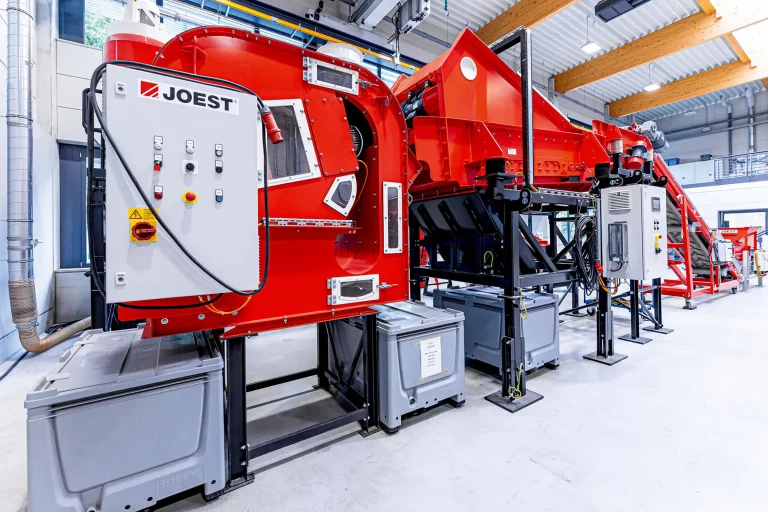 JOEST J-Flow Windsichter mit Steuerungseinheit und Materialabscheidung in modularer Test- und Sortierlinie