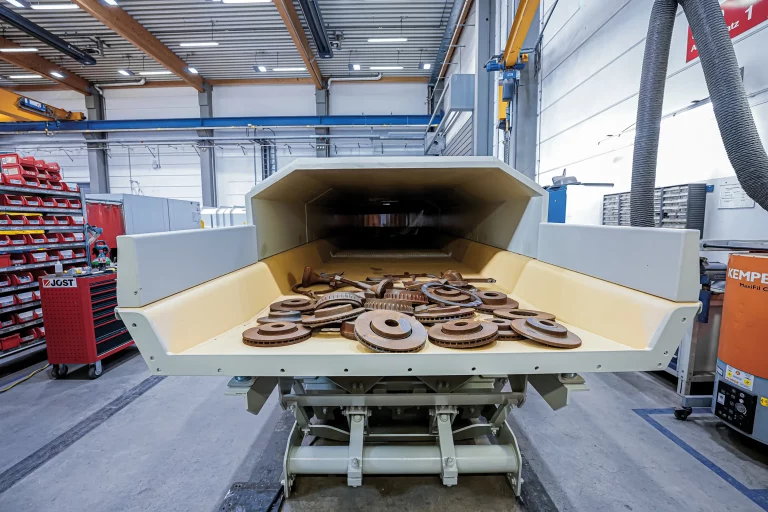 JOEST resonance conveyor with cast parts as conveyed material