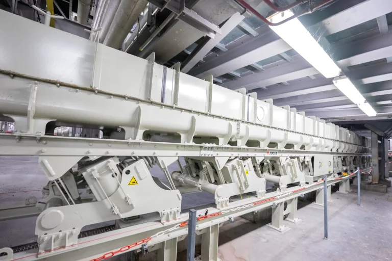 JOEST conveyor trough for conveying incinerator bottom ash in a waste-to-energy plant