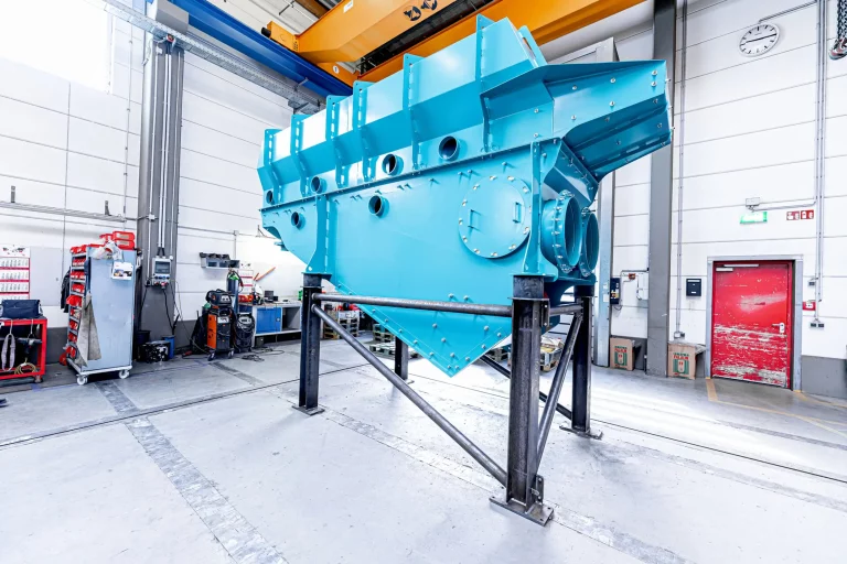 JOEST vibrating fluidized bed dryer with robust steel structure for continuous drying of bulk materials.