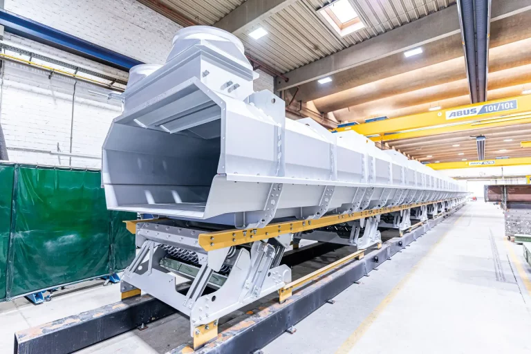JOEST Gusskühler für kontinuierliche Kühlung und Transport von Gussteilen in der Gießerei.