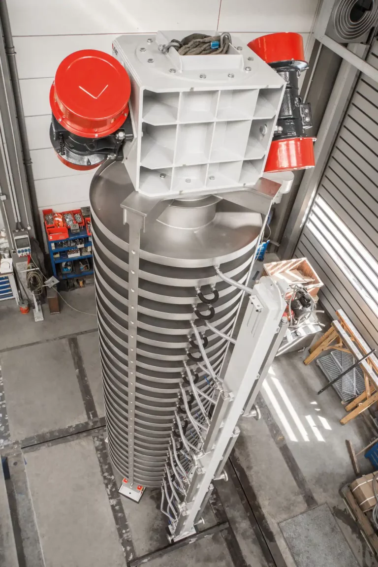 JOEST spiral elevator with water cooling and vibratory drive in vertical design.