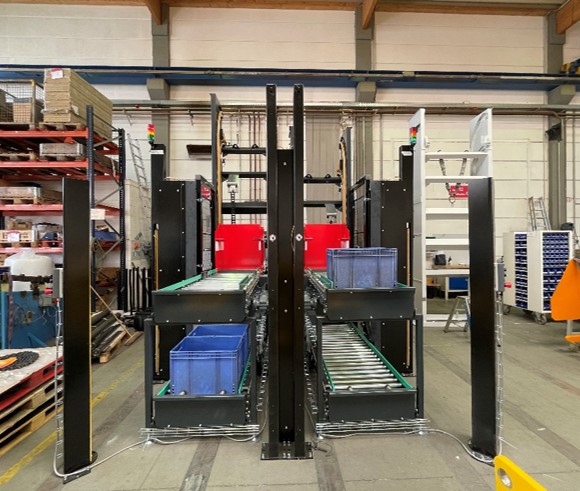 JOEST Behälterzuführung mit Fördertechnik zur automatischen Materialbereitstellung
