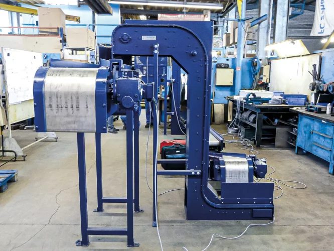 Mehrere Magnetrutschförderer