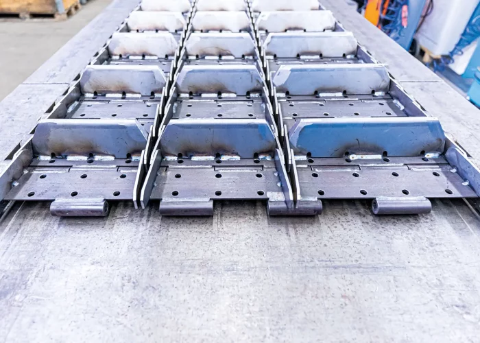 Geschweißte Scharniersegmente aus Stahl für den Einsatz in Scharniergurtförderern